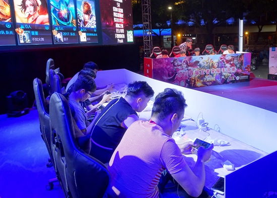 Bilibili Gaming official shared photos： knight went to participate in the City Hero Contest