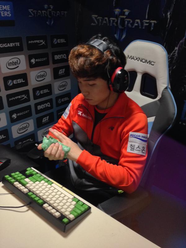 OMG官宣：队内AD选手离队，上调二队中单Linfeng